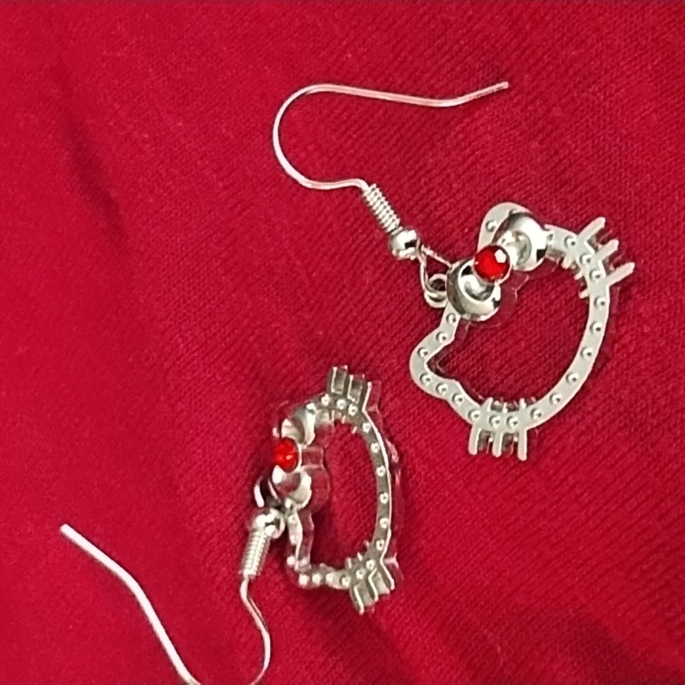 🌟$25 or 2/$40. Hello Kiitty silver drop earrings